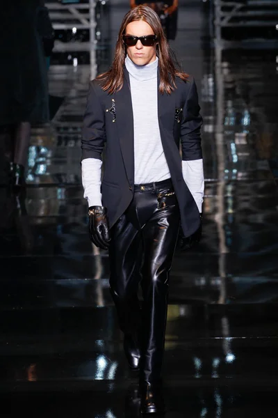 Look 23